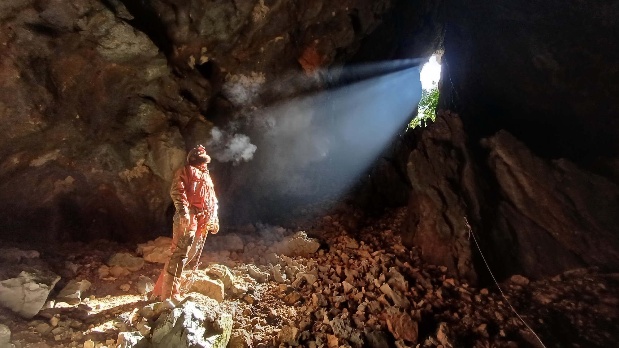 Bejáratok alatti nagy terem