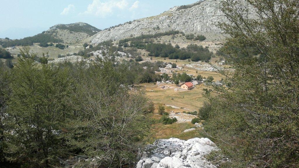 Tájkép a bejárat mellől