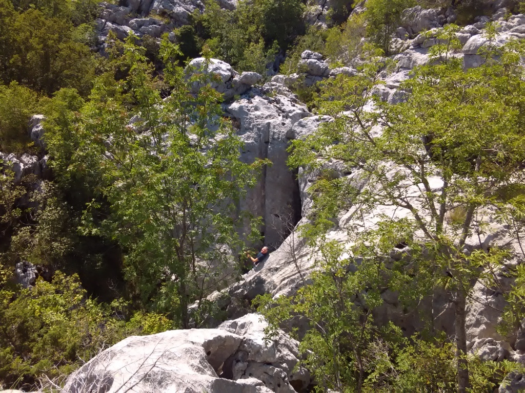 Felszíni karsztforma a Duboki 2. felé