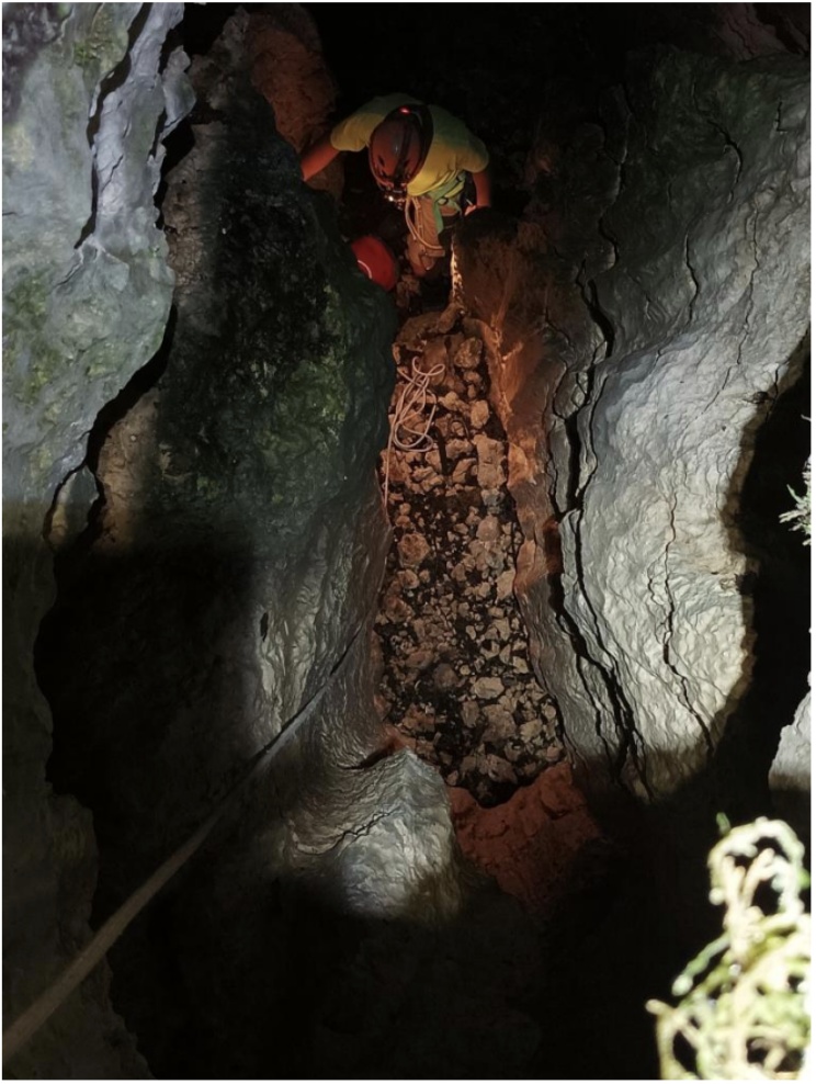 Atyesz kígyós barlangja