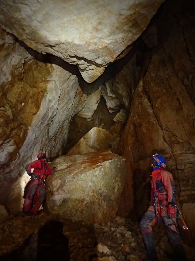 A törmelékdomb teteje